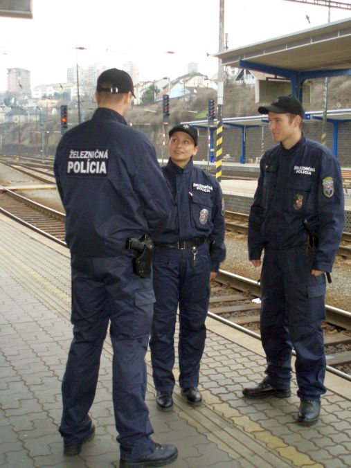 Hliadka Železničnej polície v rovnošate vzor 2007